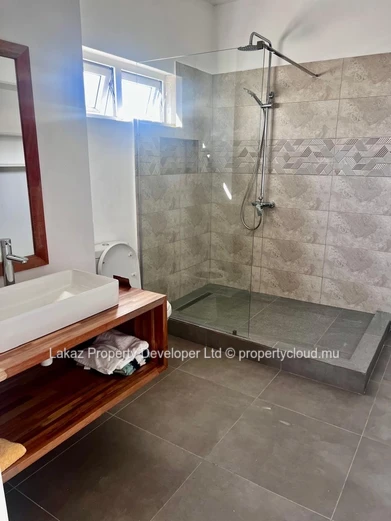 Modern Coastal Living – Newly Renovated 3-Bedroom Apartment in Flic en Flac