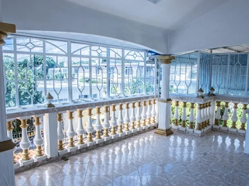 10 Bedroom House
