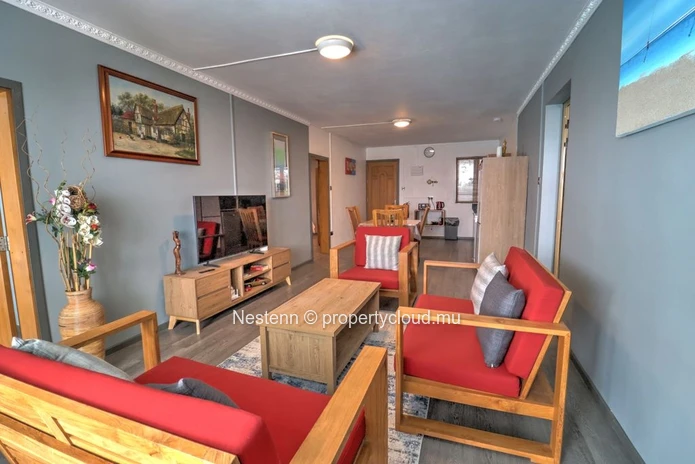 Appartement moderne de 2 chambres avec salle de bains privative et piscine