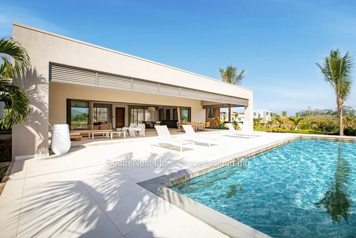 Villa neuve de 4 chambres de plain-pied avec vue sur le golf dans un domaine prestigieux