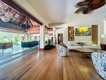 6 Bedroom House