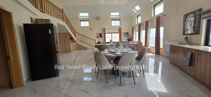 Penthouse de luxe 4 chambres avec vue sur l'océan et grande terrasse – Flic en Flac | Rs 80,000
