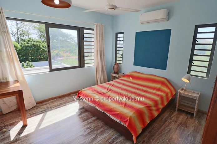 Modern 3-bed house in a beautiful spacious garden
