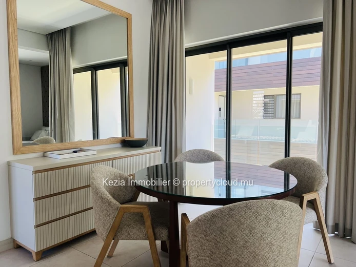 Contemporary Apartment Near The Beach