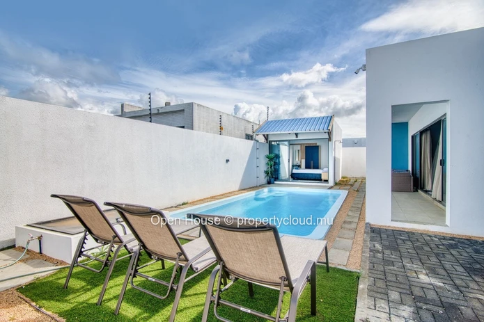 A VENDRE - Marché local - maison entièrement meublée  - Grand Baie, 160m², terrain 380m², 5 chambres, piscine privée,...