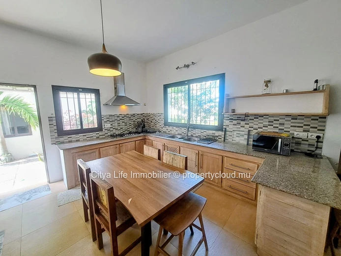Maison meublée 4 chambres avec piscine à louer à Péreybère