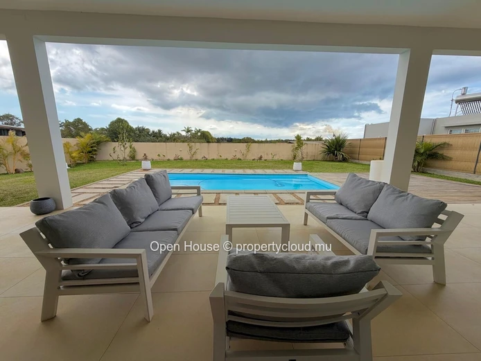 Furnished 320m² Villa for Rent in Charmoze