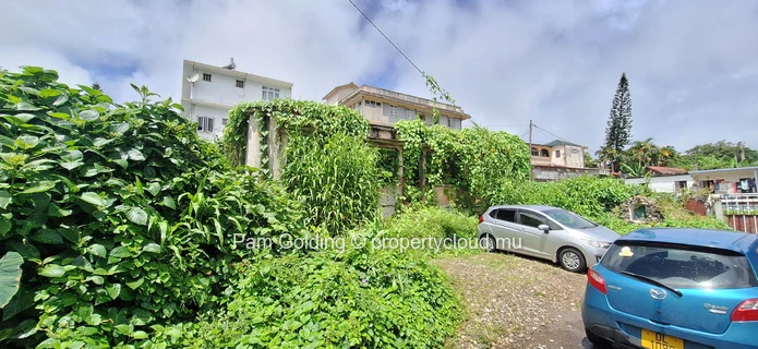 Exceptional Plot of Land in Curepipe – Prime Location with Endless Potential!
