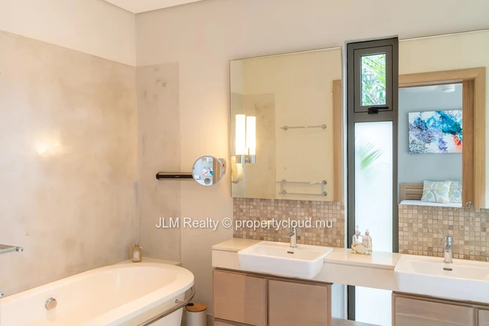 Villa d’Exception avec un magnifique Terrain vue golf à Vendre dans un Domaine Golfique