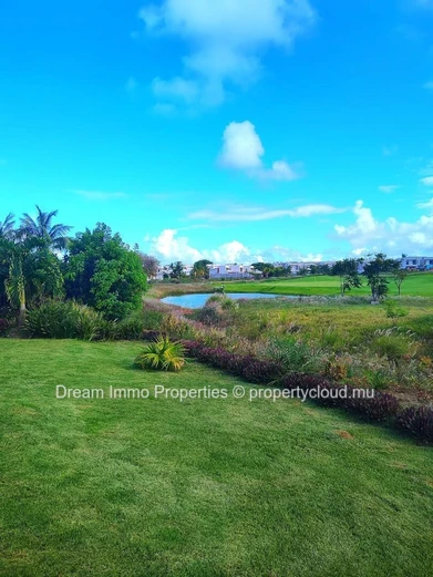 Superbe Villa Sur Le Golf A Azuri Village Avec Acces Hotel Radisson Blu – Ile Maurice