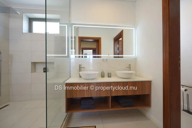 Appartement De 3 Chambres Accessible Aux Etrangers À Pointe Aux Canonniers
