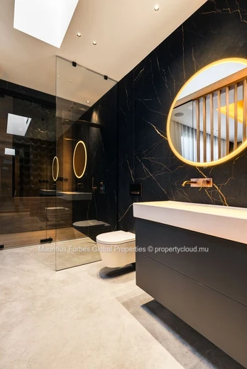 Villa ultra-moderne et autonome au cœur d'un domaine golfique avec piscine & jacuzzi