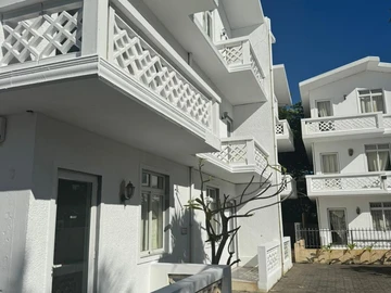 10 Bedroom Building
