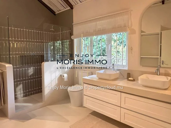 Modern Villa with Swimming Pool – For rent in Calodyne