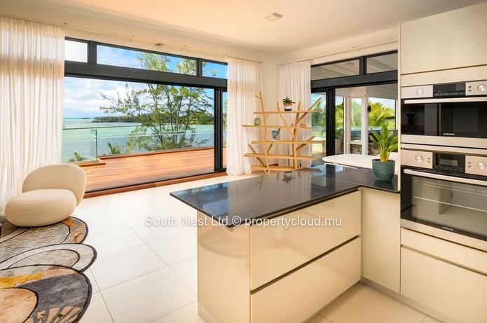 Magnifique Penthouse de 4 Chambres avec Vue Époustouflante sur le Lagon à Azuri Golf & Beachfront Village. 