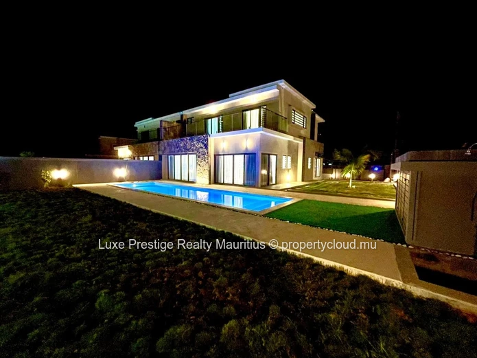 Long-Term Rental – Villa with Private Pool – Pereybère