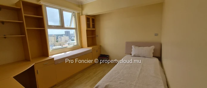 Duplex apartment for rent in Quatre-Bornes – Spacious living areas & fully furnished