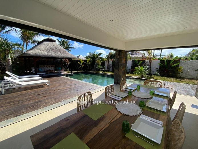 Villa d'architecte de 400m2, terrain de 1210m2, 5 chambres en suite dont master, mezzanine, piscine, magnifique jardi...
