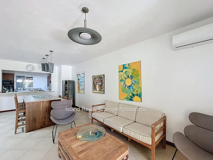 Modern 3-Bedroom Duplex – Direct Access to Shared Pool – Bain Boeuf – 1-Minute Walk to the Beach