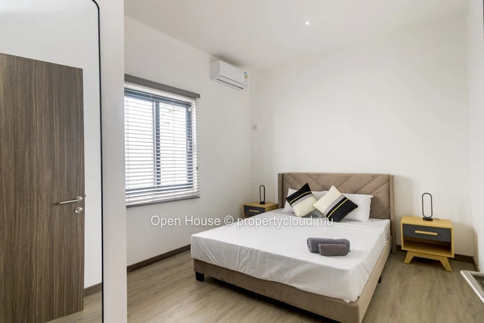 A LOUER - Villa - Grand Baie, 128m², 3 chambres, piscine privée, meublée, climatisée, à Rs 175.000