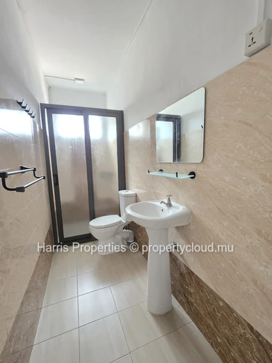 Magnifique appartement meublé au premier étage à louer à Pereybere