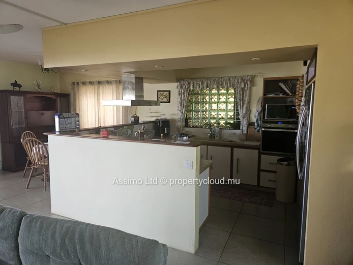 Spacious 5-bedroom family home for sale in Le Mahe, BEAU VALLON.
