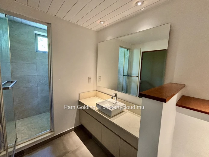 Duplex 3 Chambres à Vendre à Pereybere, Île Maurice | Vie en Bord de Mer à La Residence