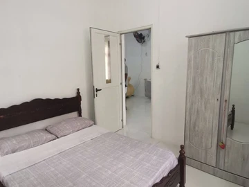18 Bedroom Hotel