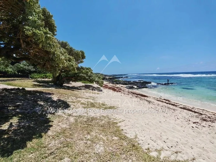 Seafront Apartment in Poste Lafayette