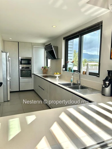 Beautiful 3 bedroom en suite penthouse ideally located next to the beach