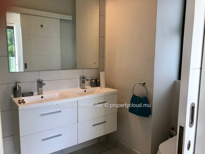 Appartement moderne et bien conçu à louer.