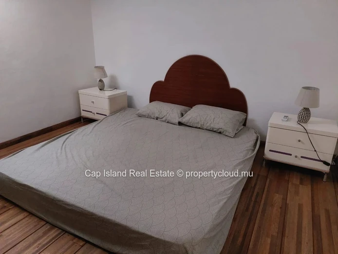 À Vendre – Élégant Triplex au Cœur de Grand Baie | Résidence Sécurisée avec Piscine
