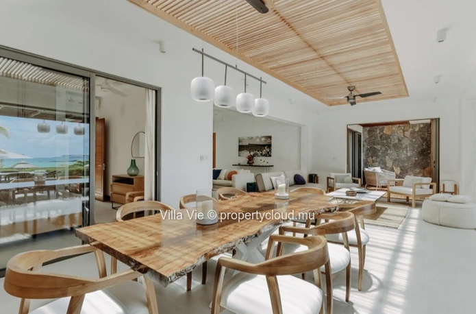 Cap Malheureux - Superb contemporary 3 bedroom villa on the beachfront