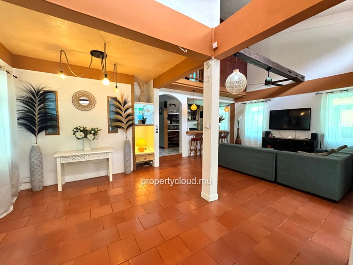  Albion – For sale, 4-bedroom family villa near the beach