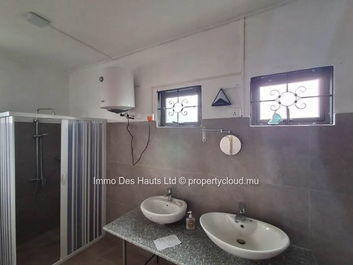 Nouveau projet résidentiel de 4 studios à vendre à New Grove