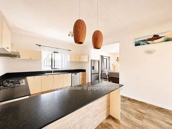 Contemporary Villa With Generous Volumes, Hidden From View