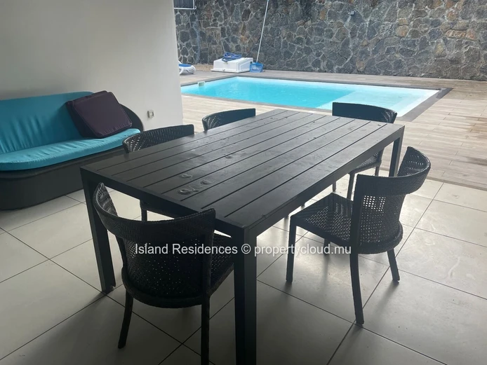Pointe aux Biches - maison 3 chambres pieds dans l'eau avec piscine privée