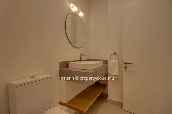 Appartement moderne & luxueux au rez-de-chaussée avec jardin privatif et vue panoramique 