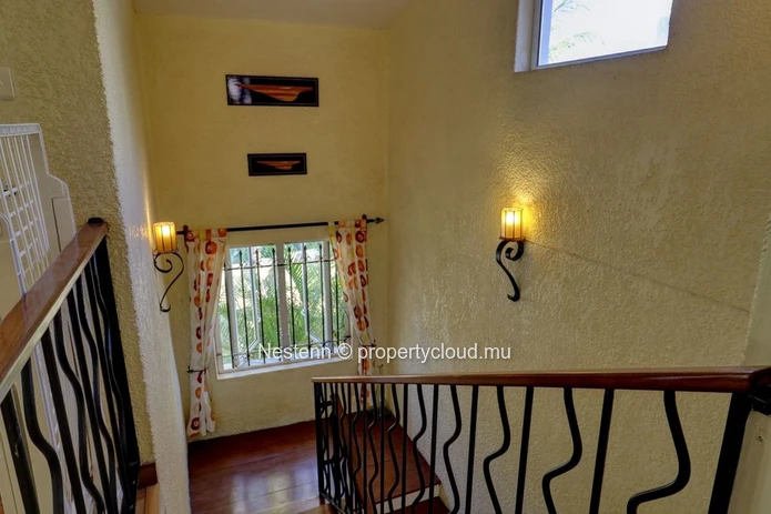Stunning 3-bedroom duplex with sea access 