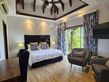 5 Bedroom Villa