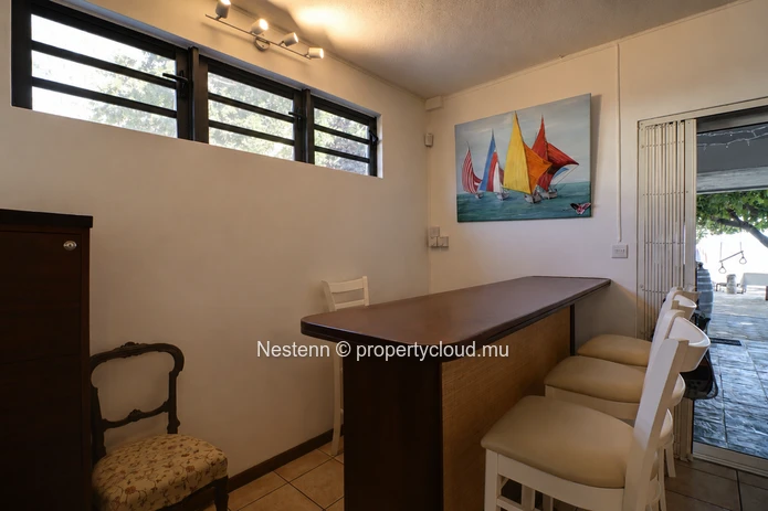  Maison pieds dans l'eau semi-meublée 3 chambres – Vivre au bord de l'océan en long terme