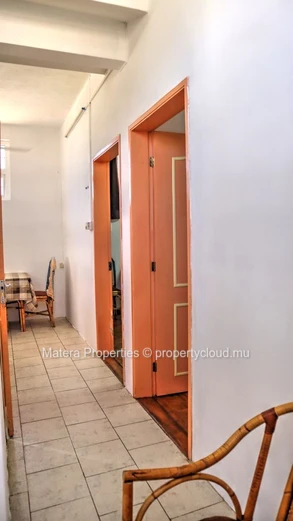 À 1 minute à pied de la plage de Flic en Flac - appartement de 2 chambres - idéal pour un investissement immobilier.