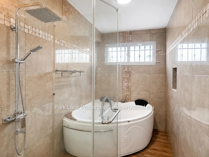 For Rent – Four-Bedroom Duplex with Open Views in Péreybère