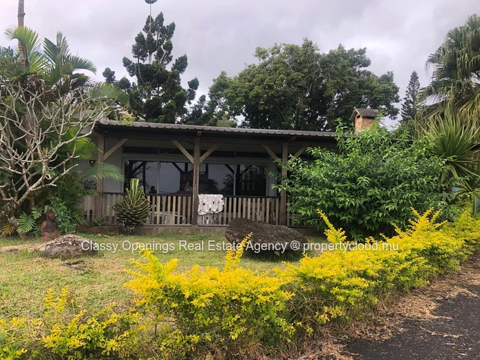 A vendre une maison de 4 chambre situee a Floreal,Curepipe.