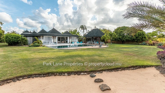 Single-storey luxury villa within the Tamarina Golf Estate, Tamarin