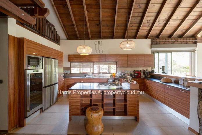 Magnificent Balinese-style RES villa for sale in a secure residential complex in Grand Baie