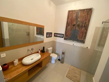 5 Bedroom Villa