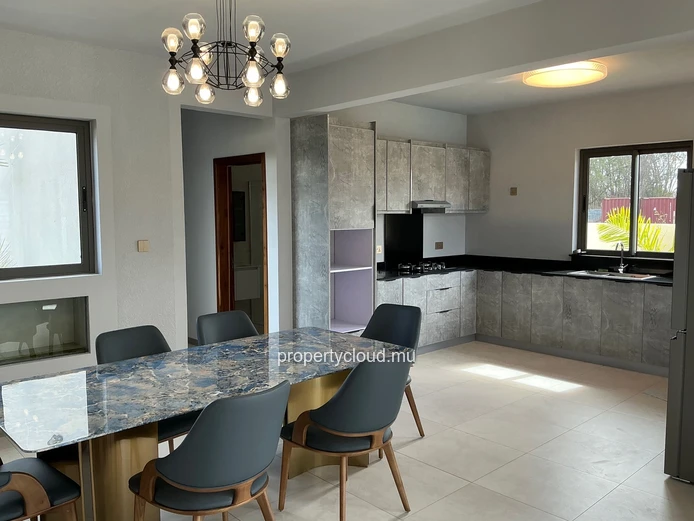 Villa Contemporaine 2026 de 270 m² sur 9.5 Perches | Rooftop Vue Montagne & Piscine Privée | Proche Balaclava & 7 km ...