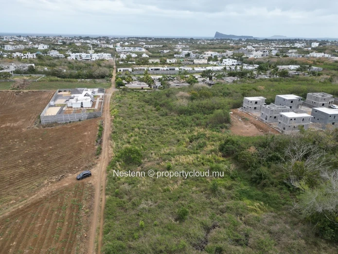 Residential land of 633m2 close to chemin 20 pieds