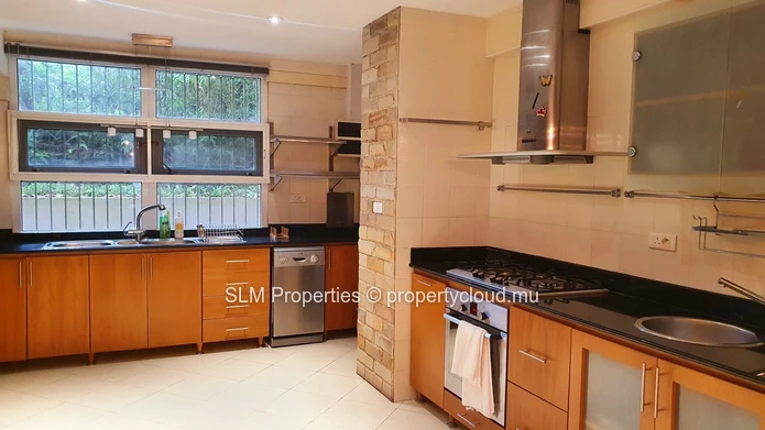 Floréal - Appartement en rez-de-chaussée de 185 m²
